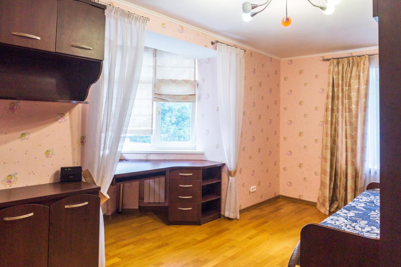 Rybalskaya 8 Apartment Kiev Ngoại thất bức ảnh